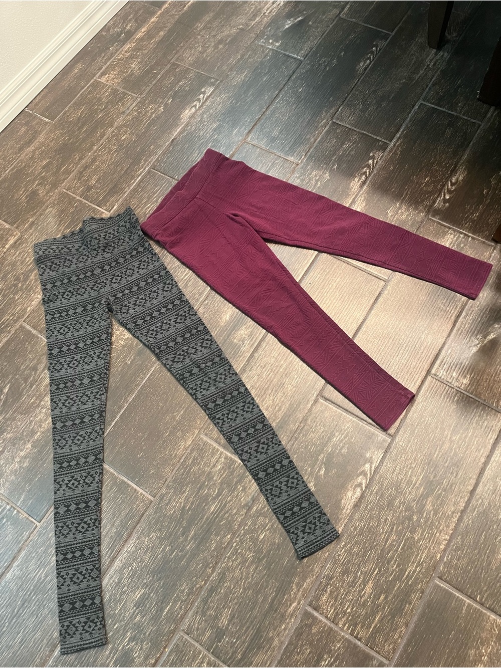American Eagle Outfitters Gray Patterned & Maroon Ribbed Leggings
